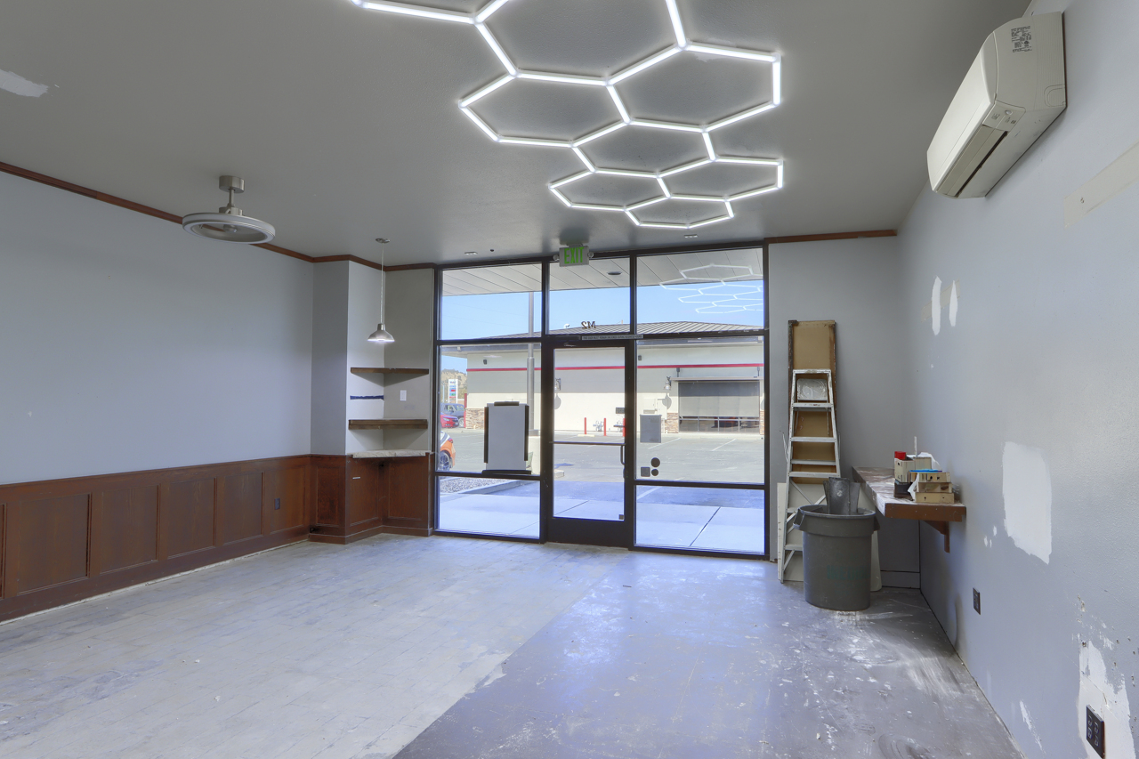 https://www.terracevalleysprings.com/wp-content/uploads/2026/10/vacantcornerunitinterior4-jpg.jpg